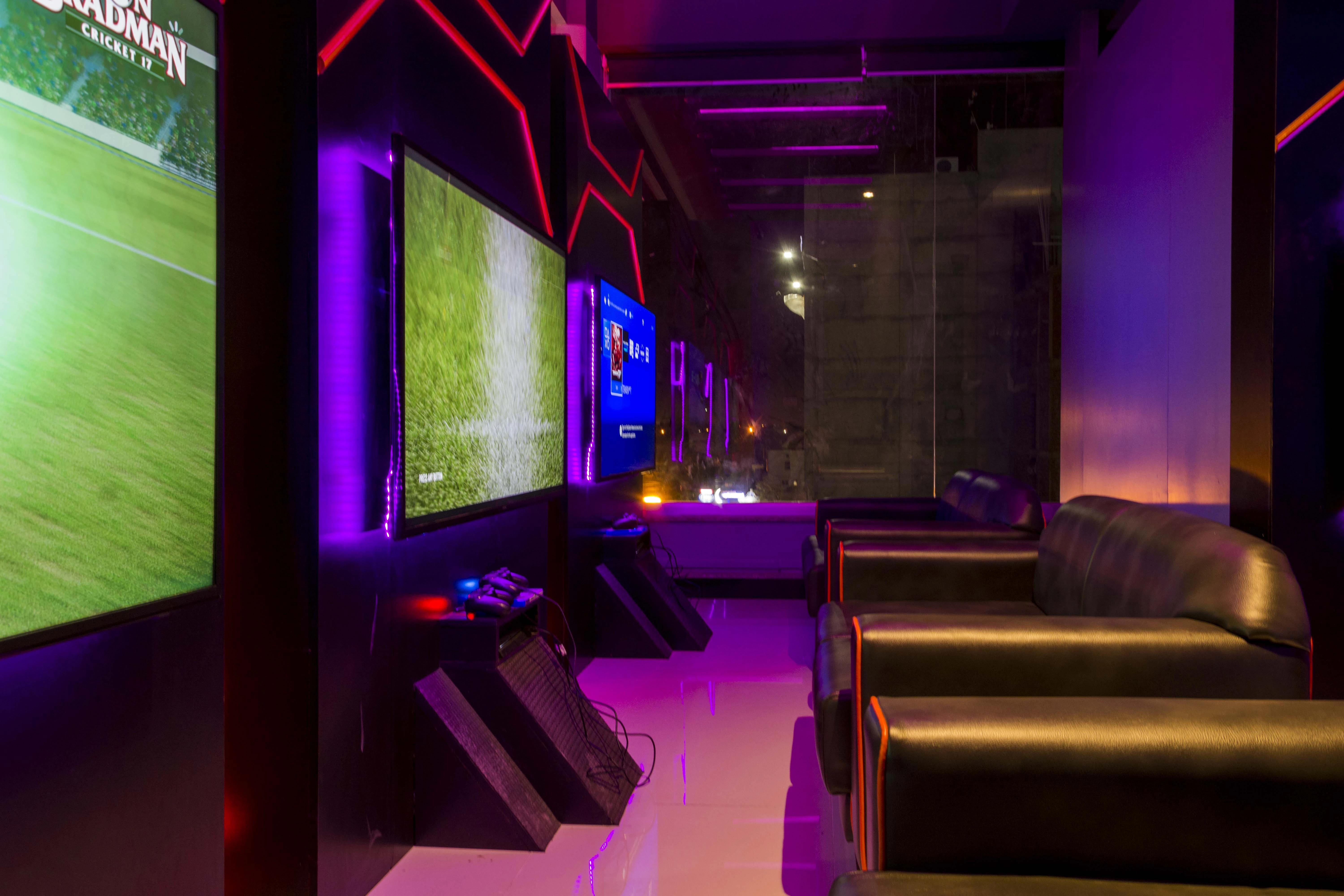 Headquarters Cafe gaming zone